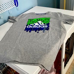 Youth Adidas graphic T-shirt